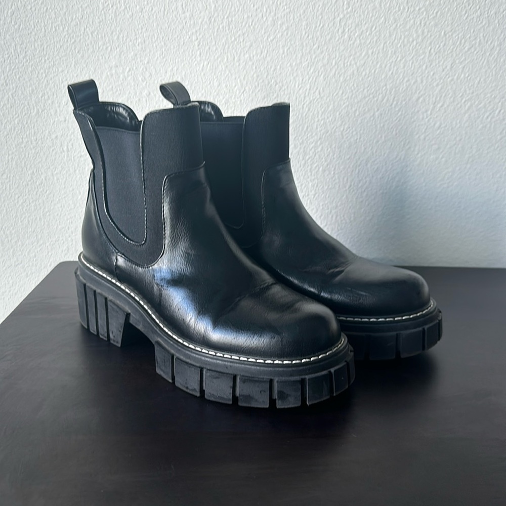 BCBG Chelsea boots - black womens size 8.5
